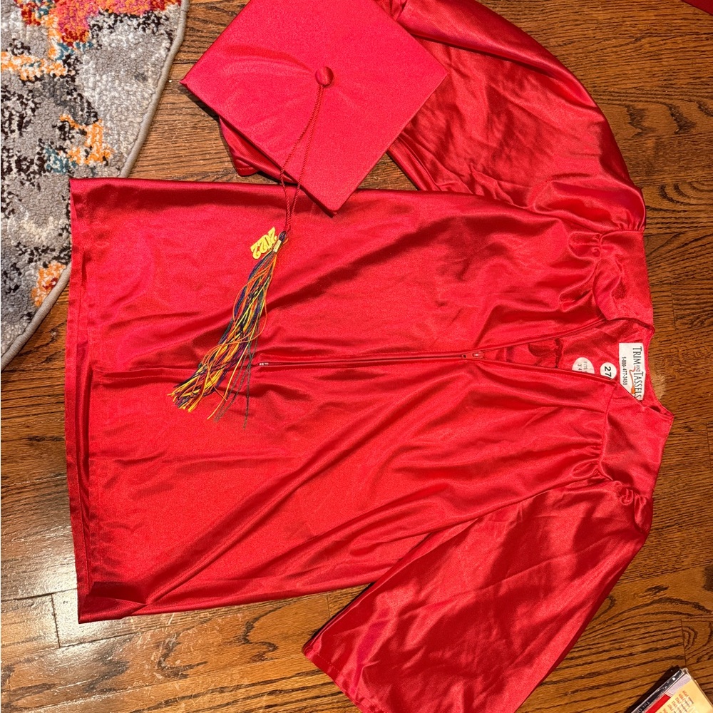Red Graduation Gown and Cap Set (PreK)